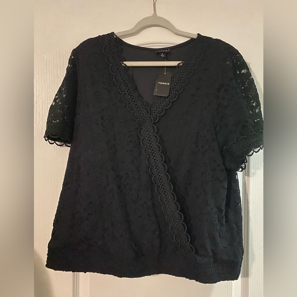 Torrid NWT. Stretch Lace Surplice Crop Top, black size 3/ 3x /22-24 - Picture 1 of 5